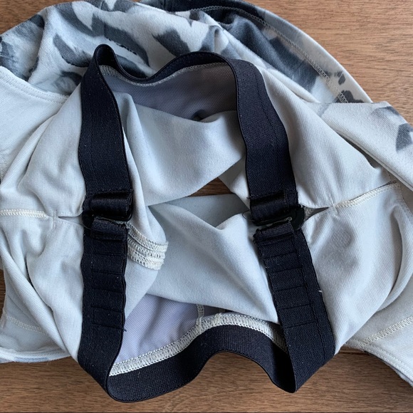 *SOLD* LULULEMON Amala tank black white pattern size 2 - Picture 10 of 10